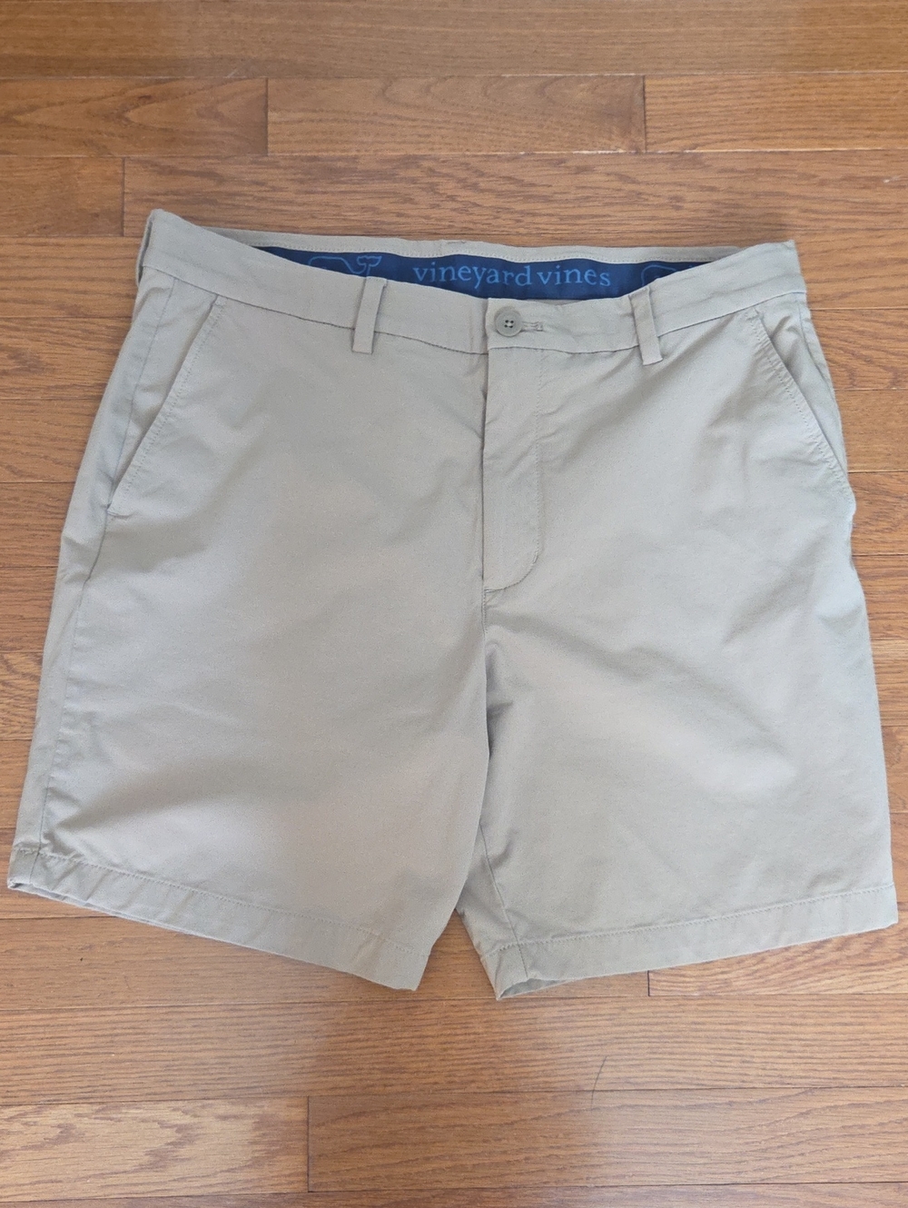 Vineyard Vines Men’s Tan Flat-Front Chino Shorts